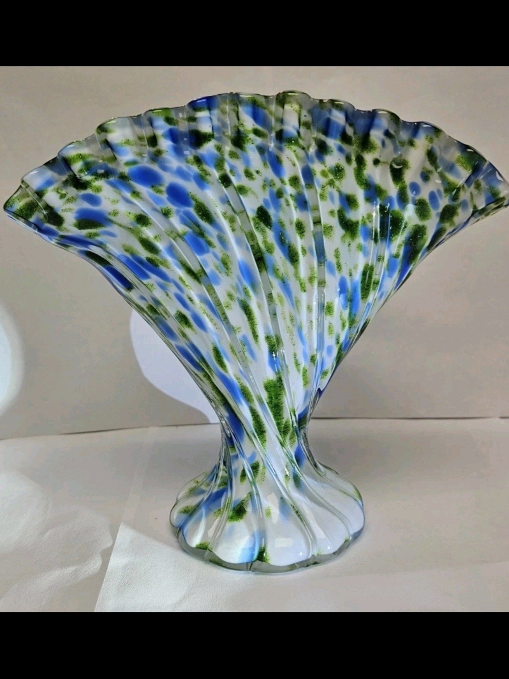 1960's Fenton Murrhina Aventurine Green Blue Ruffled Cased Art Glass Fan Vase 7"